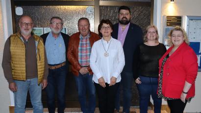 Bild: mfh
Bei der Gebietsverkehrswacht neu oder weiterhin in Amt und Würden: (von links) Robert Pirner, Johann Gebhardt, Achim Bender, Rosalia Wendl, Stefan Frank, Nicole Mende und Petra Pöhlmann.