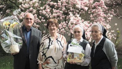 Bild: kek
Geburtstagsgratulation im Kloster Michelfeld: (von links) Regens-Wagner-Gesamtleiter Peter Miltenberger, Stadträtin Maria Regn, die Jubilarin Schwester Margrit Schuhmann sowie Konvent-Oberin Madlen Kolbrand.