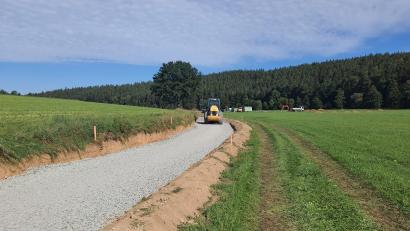 Archivbild: Klaus Meyer/exb
Der Iron-Curtain-Trail macht den Landkreis für Radfahrer noch attraktiver. Hier sind Bauarbeiten zwischen Querenbach und Maiersreuth zu sehen.