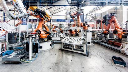 Bild: LÄPPLE AUTOMOTIVE
Der Teublitzer Autozulieferer Läpple hat die vergangenen Jahre genutzt, um sich auf den radikalen Wandel in der Autobranche vorzubereiten. Hier ein Blick in die Produktion.
