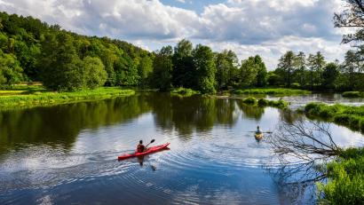 Bild: Frank Heuer/laif/exb
Eine Tagesetappe führt von Nabburg nach Schwandorf. Eine reizvolle Flusslandschaft wartet dabei auf die Paddler.