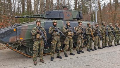 Bild: Portner
Der Blick der Oberviechtacher Soldaten geht nach Osten: Das Panzergrenadierbataillon 122 verlegt mit den neuen Puma-Panzern voraussichtlich 2026 dauerhaft nach Litauen.