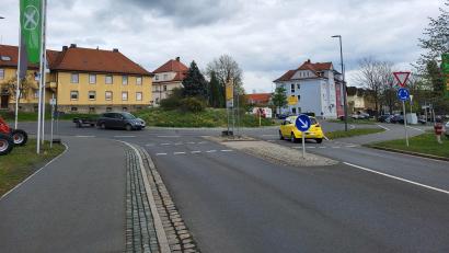 Bild: rti
Am Kreisverkehr Tirschenreuth sind an den zwei Tagen die Zu- und Ausfahrt in Richtung Falkenberg 
gesperrt.