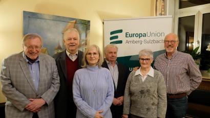 Bild: Günther Mitschke/exb
Die Europa-Union hat einen neuen Vorstand (von links): Vorsitzender Hermann Kucharski, Reinhold Strobl, Ingeborg Mitschke, Bernhard Matschiner, Helga Eberhardt und stellvertretender Vorsitzender Günther Mitschke.