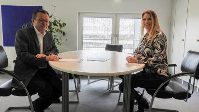 Bild: Sebastian Gmeiner/Übzo/exb
Die neue Übzo-Geschäftsführung: Professor Erich Bauer (links) und Stefanie Luber (rechts).