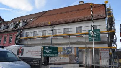 Archivbild: szl
Die Energieeffizienz kommunaler Gebäude spielt eine immer größere Rolle. Das Rathaus II kann nahezu energieautark betrieben werden. Das Gebäude ist mit einer regenerativen Erdwärmeheizung ausgestattet, auf einem Teil der Dachfläche ist eine Photovoltaikanlage installiert.