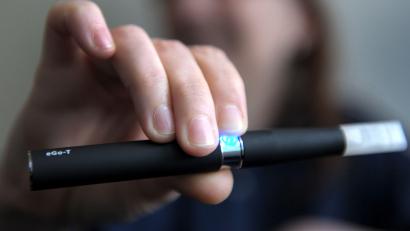 Bild: Federico Gambarini
Polizeibeamte haben zwei Siebenjährige mit E-Zigaretten ertappt.