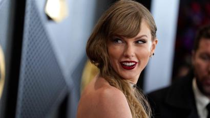 Bild: Jordan Strauss/AP/dpa
Bei Tiktok gibt es jetzt auch wieder Musik von Taylor Swift.