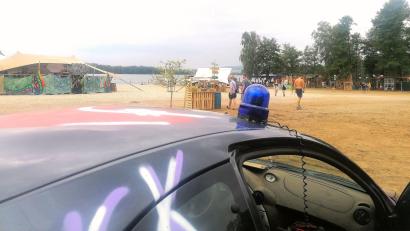 Archivbild: Keller
Beim Mahagoni-Festival im August 2023 am Schwandorfer Klausensee musste die Polizei mehrmals anrücken. Das Auto samt Blaulicht auf dem Bild war bei der Veranstaltung allerdings nur Dekoration.