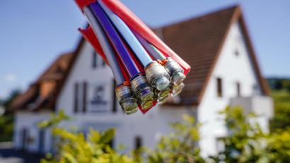 Bild: Uwe Anspach/dpa
73 Adressen im Gemeindegebiet sollen über die „Gigabit-Richtlinie Bund 2.0“ mit Glasfaserleitungen an das schnelle Internet angeschlossen werden.