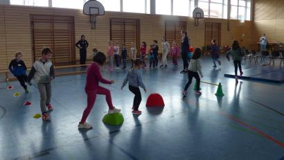 Bild: hme
Die Kinder sind auch sportlich gefordert.