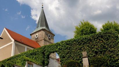Archivbild: Stephan Huber
Die Kirche St. Ägidius in Aschach wird im Juni besichtigt. Anschließend besuchen die Teilnehmer eine Ausstellung und lassen sich von der Feuerwehr verköstigen.