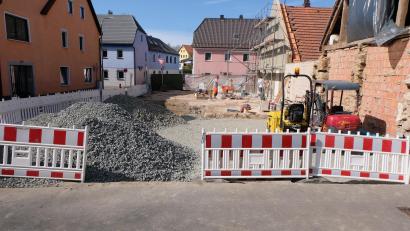 Bild: le
Das frühere Witt-Anwesen ist abgerissen, die Umleitung in der Flossenbürger Straße/Am Schlossgarten in Floß aufgehoben.