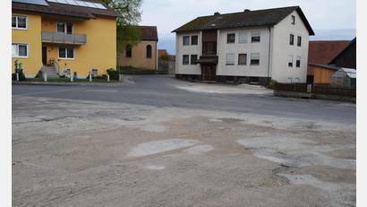 Bild: bnr
Die Neugestaltung des Dorfplatzes in Weidenthal beginnt im Mai und wird durch die Firma Seebauer ausgeführt.