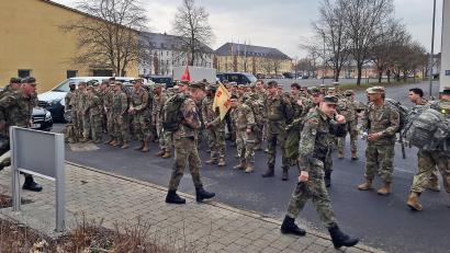 Bild: R. Kreuzer
Vor dem Start erhalten die Teilnehmer des Leistungsmarsches eine Einweisung.