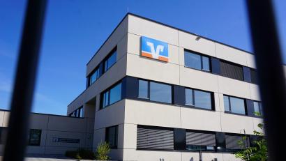 Bild: jut
Die 267 Geldautomaten der Genossenschaftsbanken in der Oberpfalz sind alle mit Sicherheitssystemen nachgebessert worden. Hier im Bild das Beratungs- und Betreuungszentrum der Volksbank Raiffeisenbank Regensburg-Schwandorf.