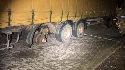 Bild: Polizei Osthessen
Die Polizei Oberhessen hat ein Gespann aus dem Verkehr gezogen. Es wies mehrere Mängel auf.