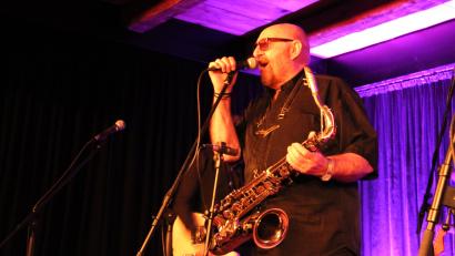 Bild: prh
Wie ein Orkan braust der Rhythm 'n' Blues von Albie Donnellys Supercharge durch die Tenne des Schafferhofs. Das Septett liefert ein mitreißendes Konzert der Extraklasse.