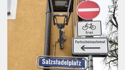 Bild: Petra Hartl
Die IG Menschengerechte Stadt würde den Salzstadelplatz in Amberg gerne zur Fußgängerzone hinzufügen und schon einmal eine Verkehrszählung vorgenommen.