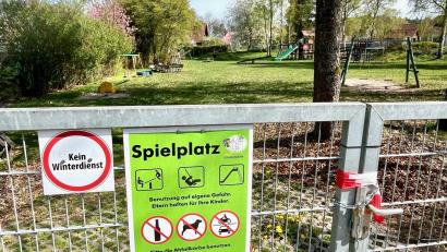 Bild: Gabi Schönberger
Der einzige Spielplatz in Hütten ist derzeit komplett gesperrt.
