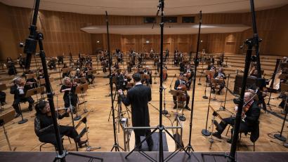 Bild: Jan-Pieter Fuhr/exb
Modest Mussorgskis "Bilder einer Ausstellung" hautnah in den Orchesterreihen erleben: Die Augsburger Philharmoniker (hier bei der Aufnahme 2021 in Gersthofen) und Virtual Reality machen es möglich.
