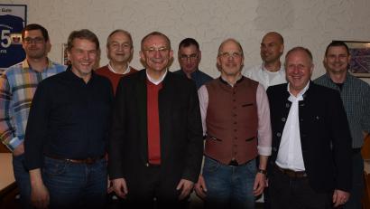 Bild: nag
Die Jagdgenossenschaft Schnaittenbach wählt einen neuen Vorstand (von links): Christian Müller, Stefan Reindl, Gerhard Dobmeier, Erster Vorsitzender Martin Nagler, Richard Wagner, stellvertretender Vorsitzender Herbert Grosch, Toni Siegert, Bürgermeister Marcus Eichenmüller und Michael Biller.