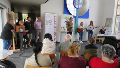 Bild: adj
Benfizkonzert für Frieda im Foyer des Rathauses in Altenstadt.