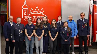 Bild: Feuerwehr Konnersreuth/exb
Neuwahlen standen bei der Jugendfeuerwehr Konnersreuth an. Im Bild (von links) Bürgermeister Max Bindl, Kommandant Stefan Kreuzer, Ida Rosner, Paula Richtmann, Lilli Hofmann, Jule Hofmann, Anna Sölch, Jugendwartin Carina Hart, Jugendbeauftragter Manuel Ernst und Vorsitzender Sven Jäger.
