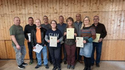 Bild: Andrea Hierreth/exb
Einige der Geehrten der Kleingartenanlage Am Anger II mit dem Vorstand (von links): Waldemar Wiesner (2. Vorsitzender), Anton Maier, Sergej Moskalev, Johann Hammerschmidt, Gabriele Gorny, Peter Frankl, Helga Roier, Johann Piehler (Vorsitzender), Hildegard Irler und Wilhelm Lik.