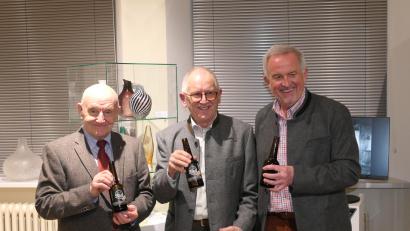 Bild: Robert Sladky/exb
Die drei Festredner Hans Seemann, Benno Krottenthaler und Udo Dönch (von links) stießen auf den Erfolg der Sonderausstellung an.