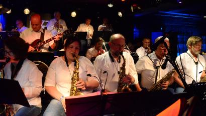 Archivbild: Kunz
Die "Metro Big Band" in Aktion. Diesen Samstag gibt Sängerin Andrea Bibel ein Gastspiel.