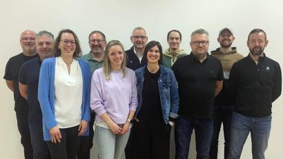 Bild: Laura Dilling/exb
Der neue Vorstand des SV Raigering samt Beirat.