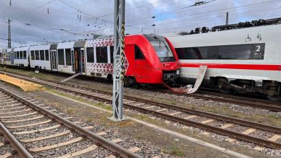 Bild: Feuerwehr Worms/dpa
Der Wormser Hauptbahnhof sowie die Bahnstrecke zwischen Worms und dem Flughafen Frankfurt waren am Dienstag infolge des Unfalls vorübergehend gesperrt.