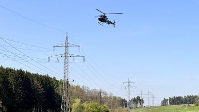 Bild: Bayernwerk AG /exb
Aus der Vogelperspektive überprüft das Bayernwerk derzeit auch im Landkreis Schwandorf sein Leitungsnetz.