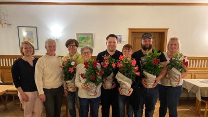 Bild: Nadine Meier/exb
Sechs prächtige Dipladenien waren die Hauptgewinne bei der Blumentombola des Obst- und Gartenbauvereins Angfeld und Umgebung.