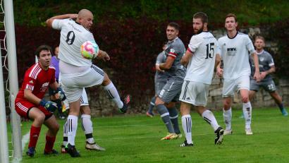 Bild: ham
Marco Mehltreter (Zweiter von links) und seine Kollegen hängen in dieser Saison tief im Tabellenkeller der Kresliga west fest. Jetzt erfolgte die Trennung von Trainer Christian Kraus, Mehltretter coacht interimsmäßig.