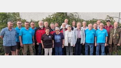 Bild: Georg Hausmann
Die Einzel- und Mannschaftssieger mit Gauschützenmeister Werner Wendl (rechts) und Rundenwettkampfleiter Sepp Schmaußer.