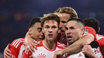 Bild: Christian Bruna/dpa
Bayerns Joshua Kimmich (Zweiter von links) feiert mit den Kollegen sein 1:0 gegen Arsenal.