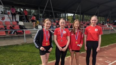 Bild: exb
Die Leichtathletinnen der TB Jahn Wiesau setzten sich in Regensburg gut in Szene: (von links) Anna Haberkorn, Valentina Bauer, Lara Werner, Leoni Grabe.