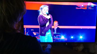 Bild: Portner
Den gelungenen Auftritt von Lina aus Schneeberg bei "The Voice Kids" verfolgen auch viele Fernsehzuschauer aus dem Oberviechtacher Land.
