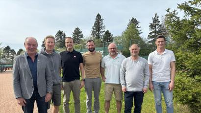 Bild: e
Bürgermeister Roland Strehl (von links) mit Tobias Heckmann, Schatzmeister Stefan Meier, Dominik Schönwetter, Vorstand Thomas Kick, Schriftführer Christian Baldauf und Jugendwart Björn Letz.