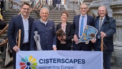 Bild: Ikom Stiftland/exb
Die Delegation aus dem Landkreis Tirschenreuth im zentralen Bahnhof von Antwerpen: von links Europaabgeordneter Christian Doleschal, Landrat Roland Grillmeier, Projektmanagerin Martina Zanner, Bürgermeister Bernd Sommer und Projektkoordinator Harald Hertel.