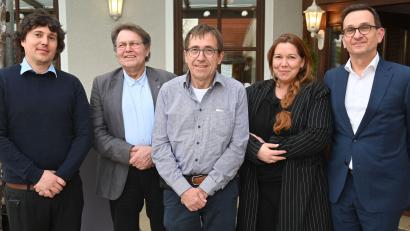 Bild: gf
Sega ist auf weitere Jahre in guten Händen (von links) Robert Winkler, Günther Frieser, Vorsitzender Klaus Gebel, Geschäftsstellen-Leiterin Sonja Oleson und Justitiar Adam Mainka. Die weiteren Vorstandsmitglieder Heidi Himmelhuber und Armin Rüger konnten an der Jahreshauptversammlung nicht teilnehmen.