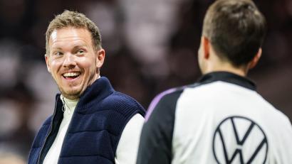 Archivbild: Christian Charisius
Der deutsche Bundestrainer Julian Nagelsmann (links) hat seinen Vertrag beim DFB verlängert.