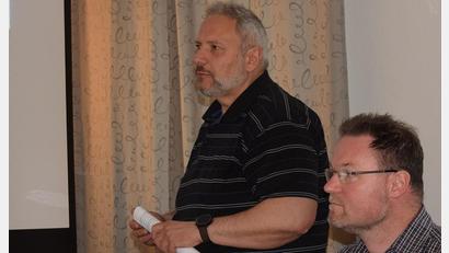 Bild: bö
Über viele neue Projekte informierten ZEN-Vorsitzender Florian Junkes (rechts) und der Klimakoordinator des Landkreises Amberg-Sulzbach, Martin Kopp bei der Jahresversammlung in Ensdorf.