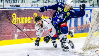 Bild: Tobias Neubert
Szenen aus dem dritten Play-off-Finale in der Eishockey-Oberliga zwischen den Blue Devils Weiden (blaue Trikots) und den Hannover Scorpions.