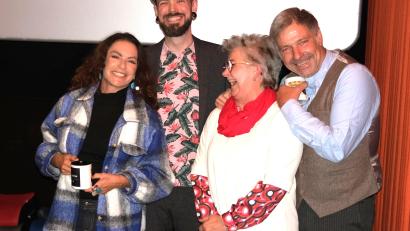 Bild: Hirsch
Gastgeberin Christine Mauerer (Zweite von rechts) freute sich über den Besuch der Schauspielerin Christine Neubauer, des Regisseurs Daniel Alvarenga und des Schauspielers Christian Swoboda (von links) im Kino-Center Nittenau.
