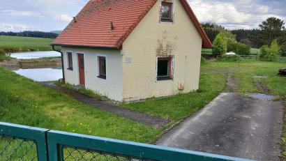Bild: mnt
Das Abwasser aus Kulz (im Bild Kläranlage Kulz) wird wohl in Zukunft aus Kostengründen zu einer gemeinsamen Kläranlage in Thanstein gepumpt. Der Zeitpunkt der Zusammenlegung bleibt abzuwarten, noch hat die Kläranlage in Kulz eine wasserrechtliche Genehmigung bis 31.12.2029.