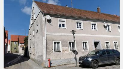 Archivbild: Portner
Rund 250.000 Euro sind die bisherigen Ausgaben für das geplante Seniorenwohnheim in der Schönseer Innenstadt – etwa für Grunderwerb und die durchgeführte Machbarkeitsstudie.