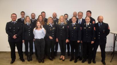 Bild: fz
Viele Frauen sind im Vorstand der Feuerwehr Irchenrieth. Deren neuer Vorsitzender ist Marcel Ilgen (links).